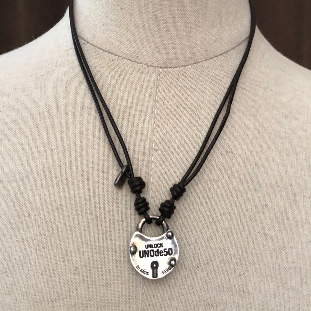 🌸 Uno de 50 Lock Necklace